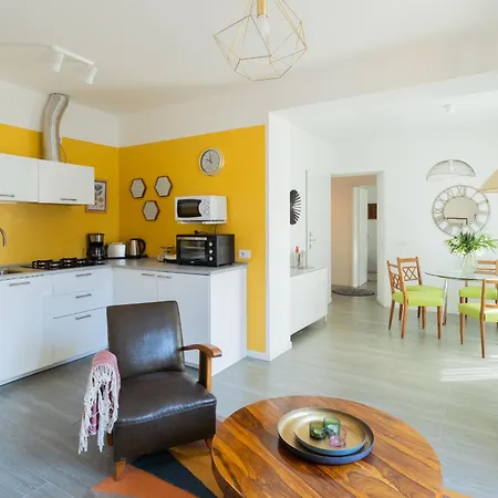 Apartment Romantic Pier By Rent Carate Urio