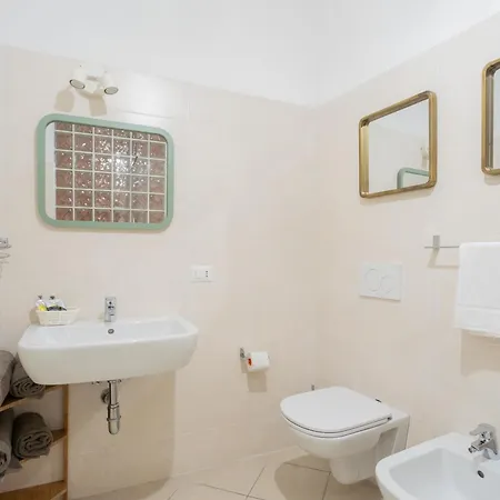 Apartment Romantic Pier By Rent Carate Urio