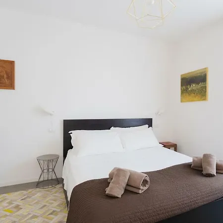Apartment Romantic Pier By Rent Carate Urio